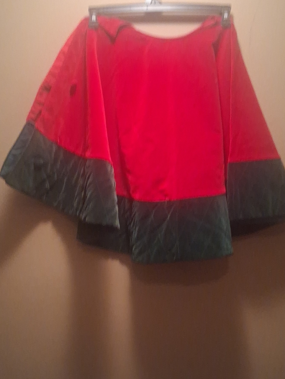 Red and Dark Green Flared Velvet Xmas Tree Skirt